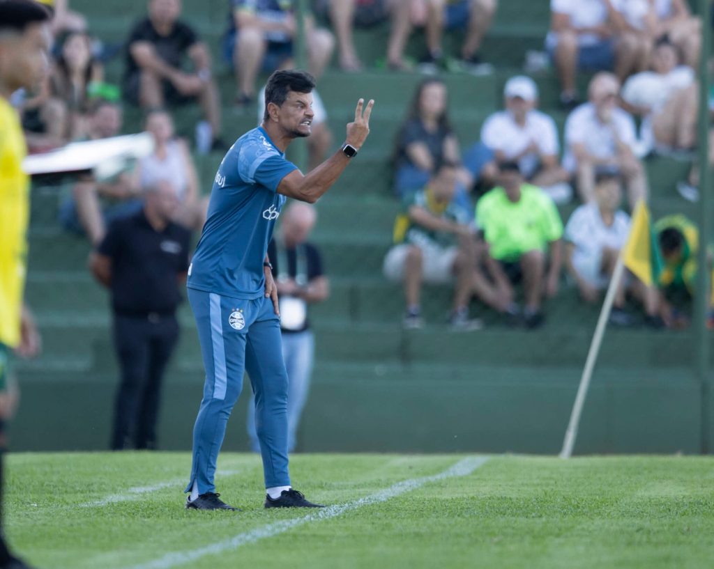 Grêmio Revezamento na casamata: A nova estratégia do Grêmio