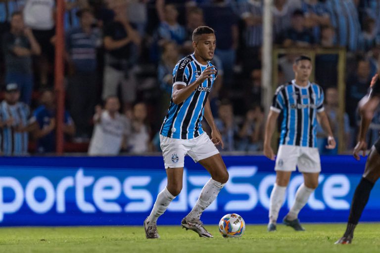 Recuperação de jogador, escalação e contratações no Grêmio