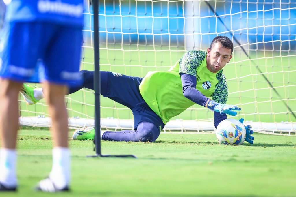 Villasanti retorna para reforçar o Grêmio na Semifinal do Gauchão