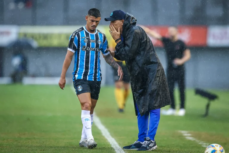 Como anda a lateral esquerda do Grêmio