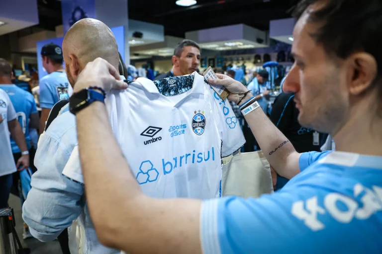 Grêmio lança a camisa reserva para a temporada de 2024