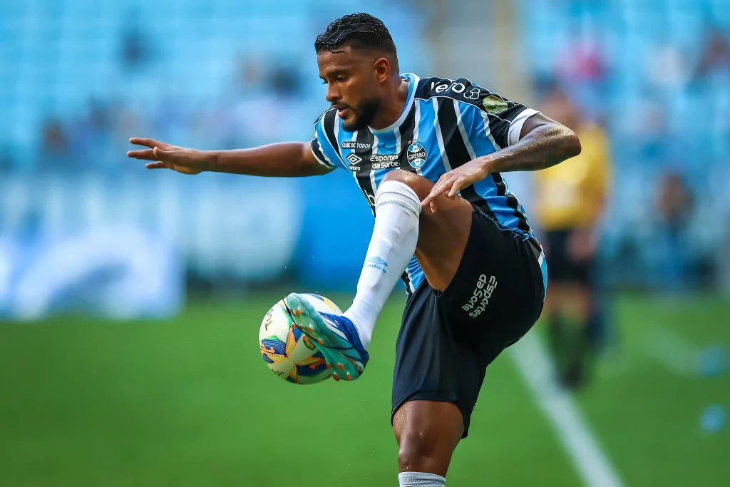 Como anda a lateral esquerda do Grêmio