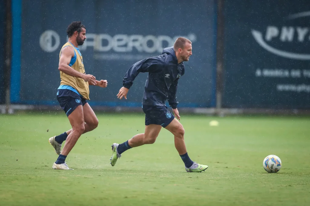 Ausência de Zagueiro Titular Preocupa o Grêmio