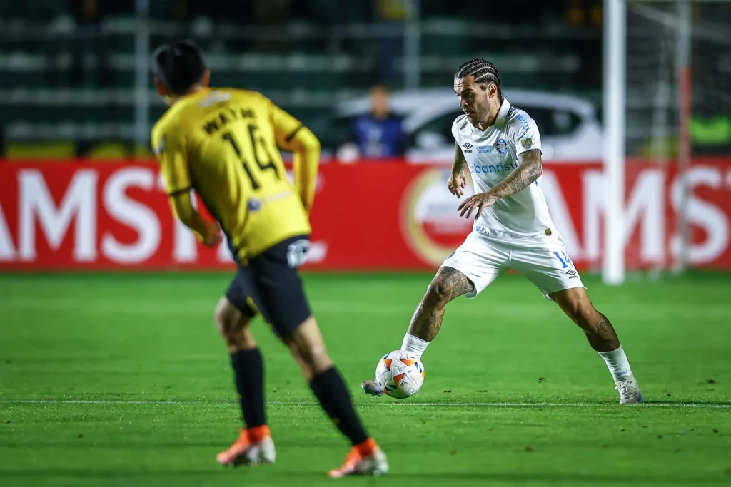 Redefinindo o Elenco as Estratégias do Grêmio