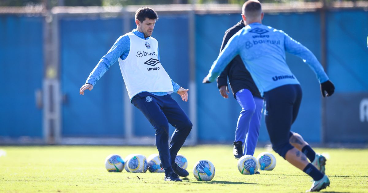 O treinamento para enfrentar o Palmeiras está sendo realizado pelo Grêmio com intensidade e foco na estratégia de jogo.