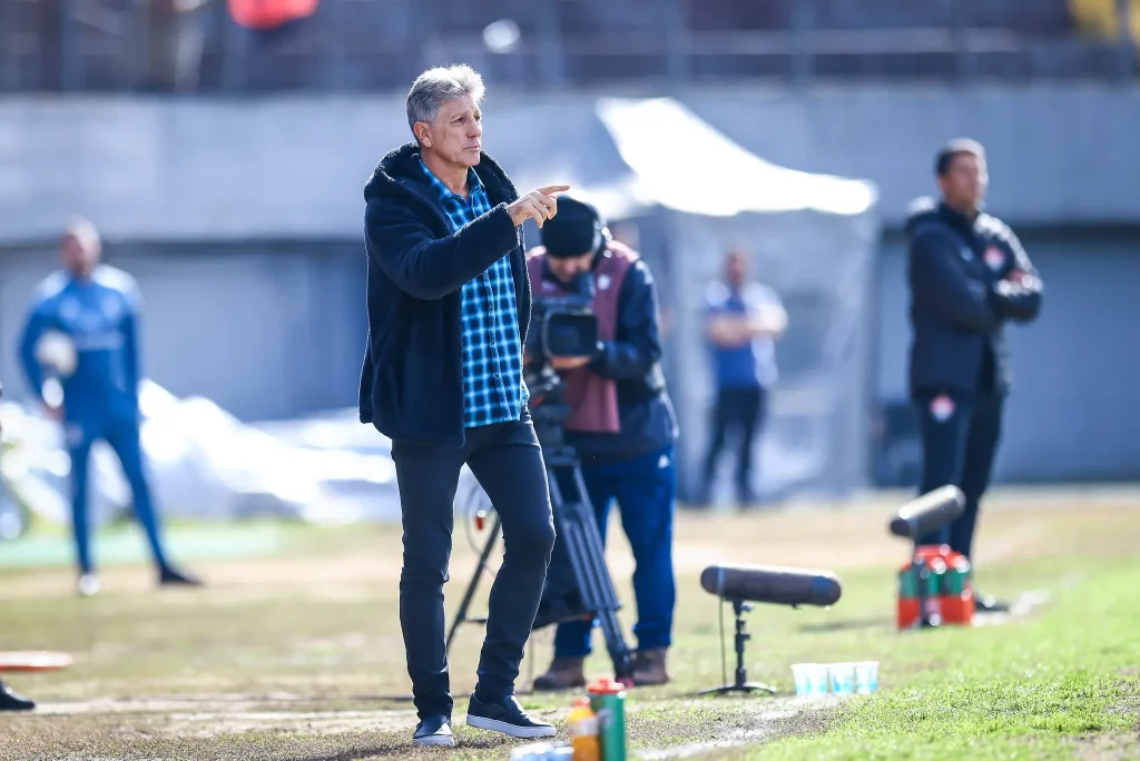 Últimas do tricolor: Retornos na defensa, estreia e reforço