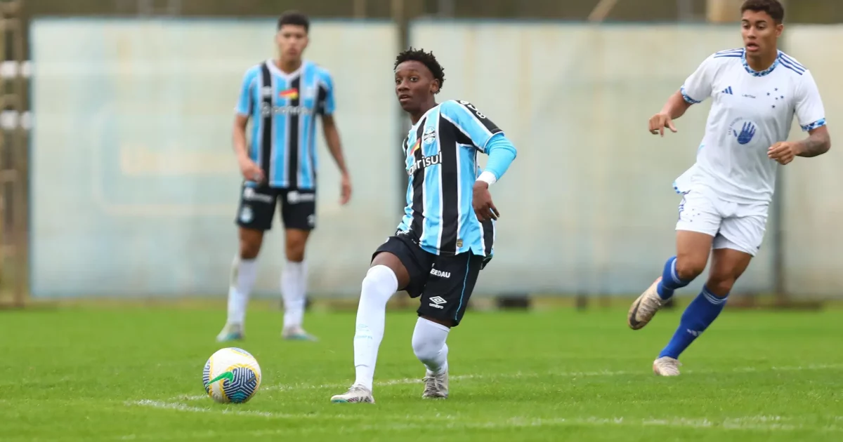 Grêmio busca reforço, venda de promessa e desfalque