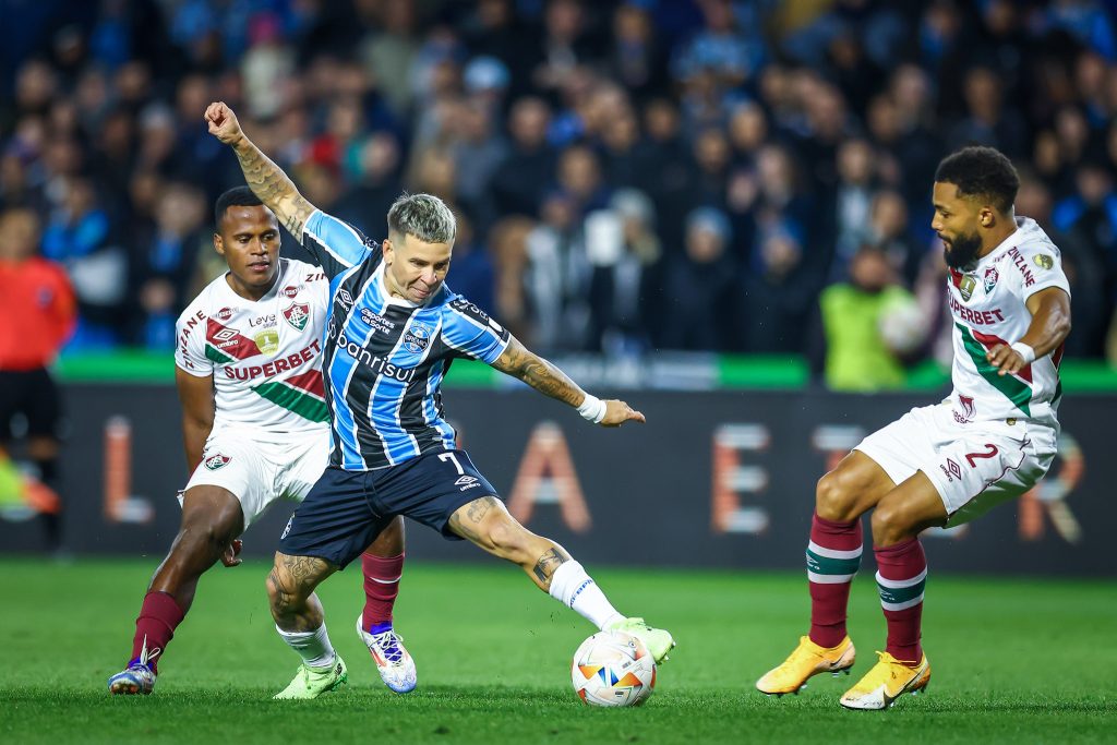 Fluminense enfrenta desafios para montar time contra o Grêmio