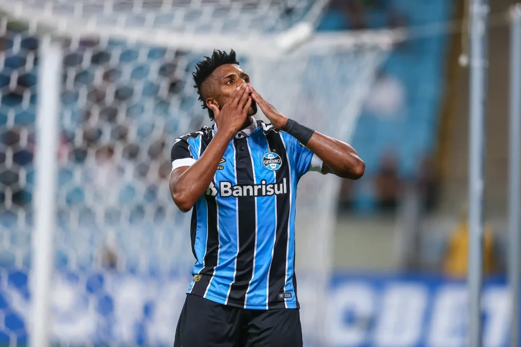 Ex-Grêmio, Cortez encerra carreira e planeja futuro como técnico