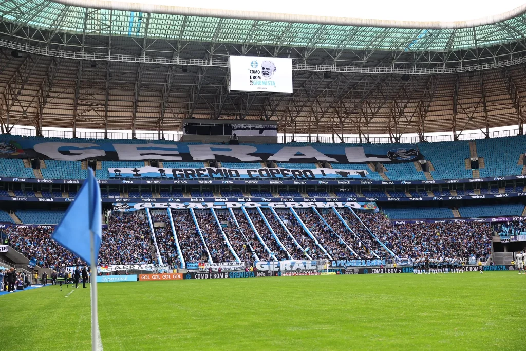 Grêmio sofre virada do Atlético-MG na reabertura da Arena