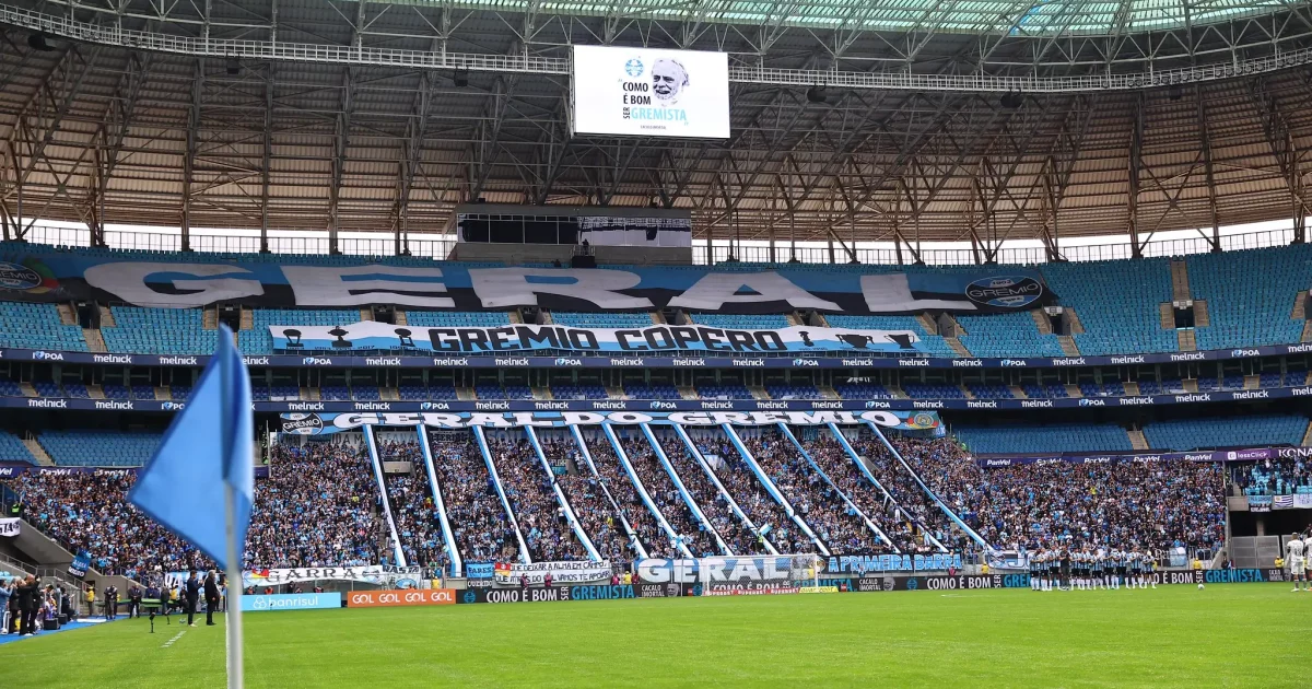 Grêmio sofre virada do Atlético-MG na reabertura da Arena